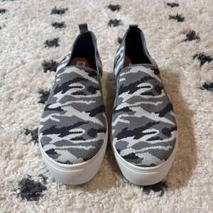 Steve Madden Camo Shoes | Womens 8.5